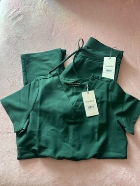 Mandala Women’s Green V-Neck Scrub Top and Pant Set